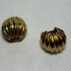 Vintage NAPIER Gold Tone Fluted Clip-On Earrings